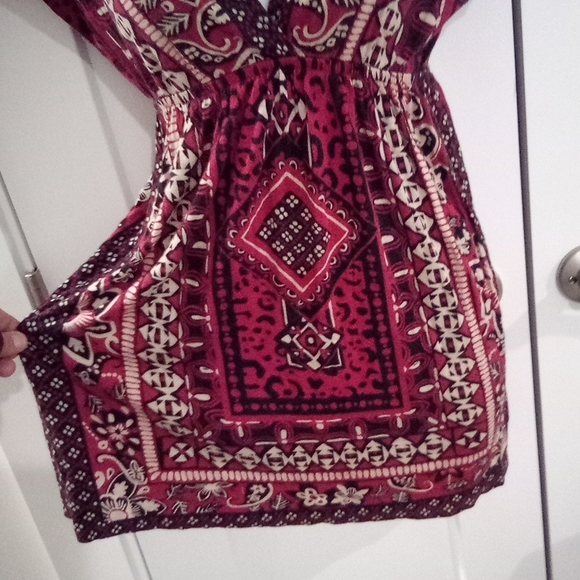 Boho Tunic Dress Plunge Neckline Red/Black Geo Pattern Dolman Sleeve - Picture 3 of 12
